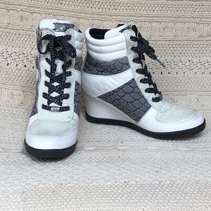 7.5 Women’s White Wedge Sneakers with zipper